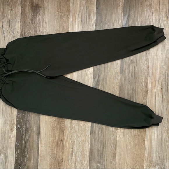 Lululemon pants - Picture 2 of 4